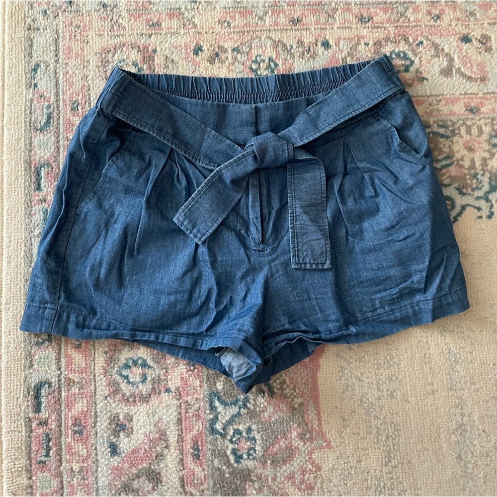 Loft Chambray Tie Short
